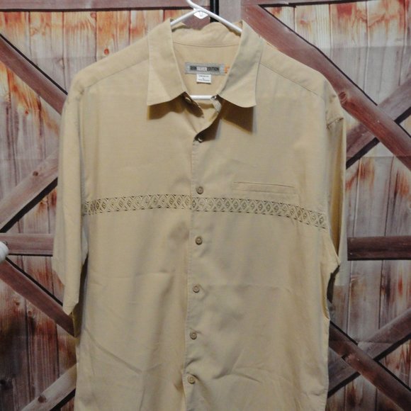 Quick Silver Edition Button Up Comfort Fit shirt~LG~EUC~casual wear~Surf… - Picture 1 of 4